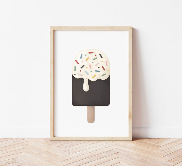 Illustrazione di un gelato panna e cioccolato con codette colorate