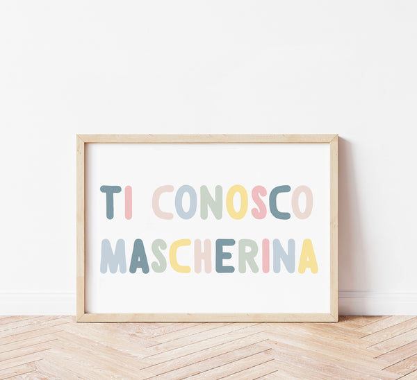 Illustrazione per bambini con la frase "ti conosco mascherina" nei colori pastello