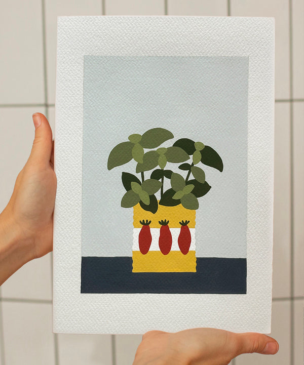 quadro di una pianta di basilico in un barattolo di passata di pomodoro