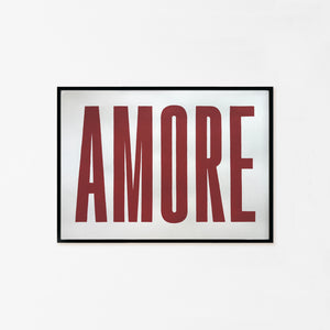 Poster tipografico dipinto a mano della scritta AMORE